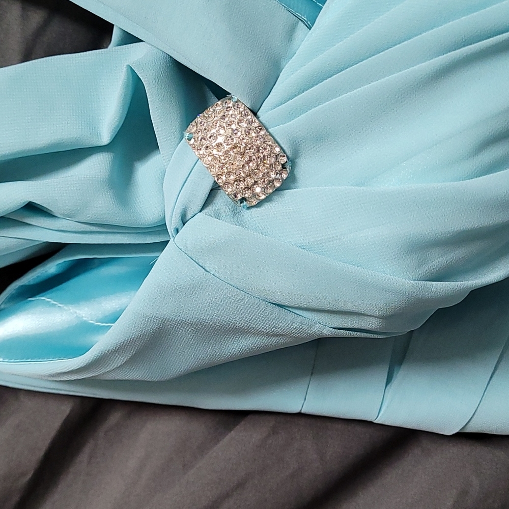 Dress - Picture 3 of 8